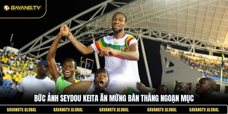 Bức ảnh Seydou Keita ăn mừng bàn thắng ngoạn mục