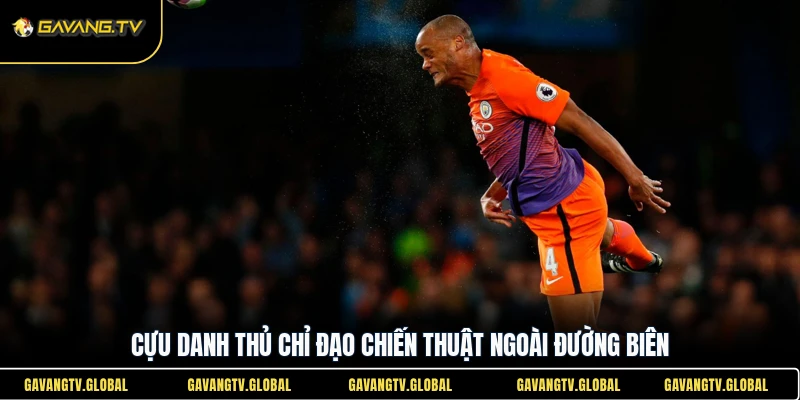 Cựu danh thủ chỉ đạo chiến thuật ngoài đường biên